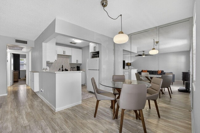 Building Photo - 155 Windsor G