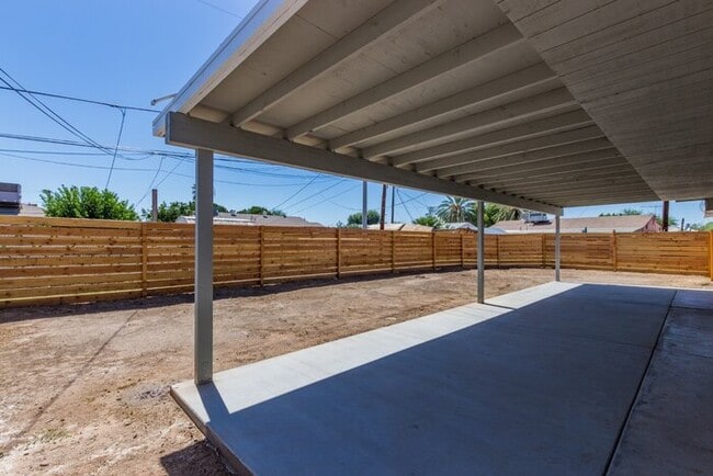 Building Photo - 1637 W Cinnabar Ave