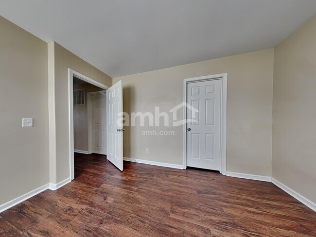 Building Photo - 406 Flint Dr