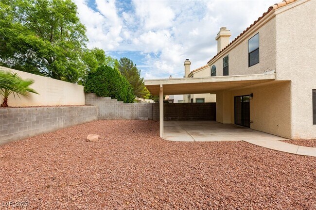 Building Photo - 2337 Chatfield Dr