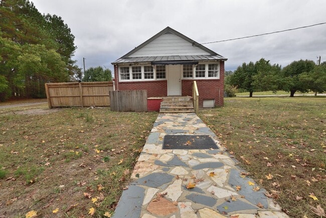Building Photo - 1760 Country Club Rd