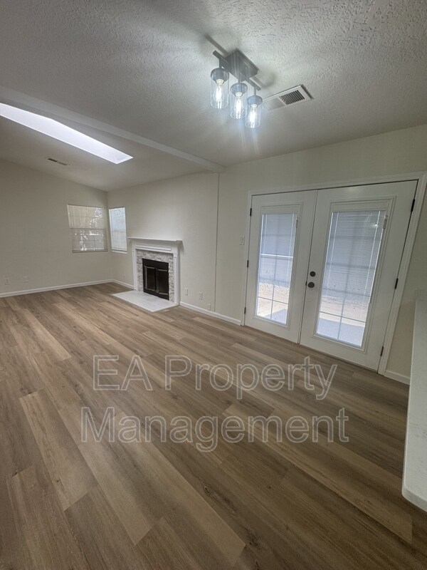 Building Photo - 4830 Aquamarine Dr NE