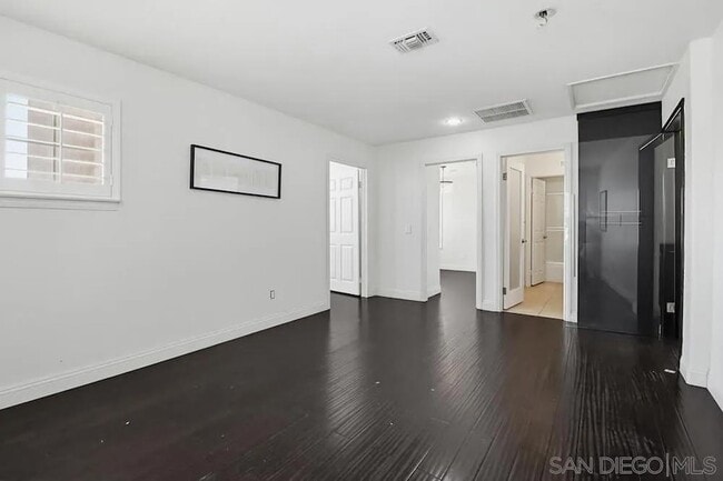 Building Photo - 561 Bayona Loop