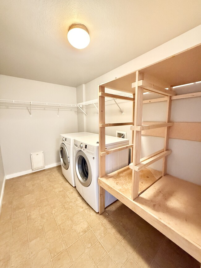 Building Photo - 3325 Crazy Horse Dr