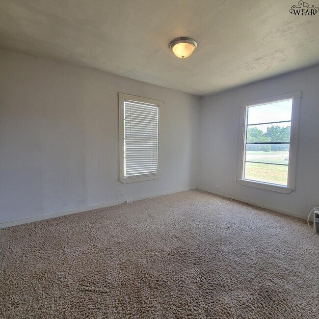 Building Photo - 1138 Covington St