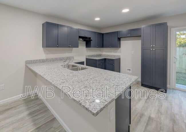 Building Photo - 843 Bridier St