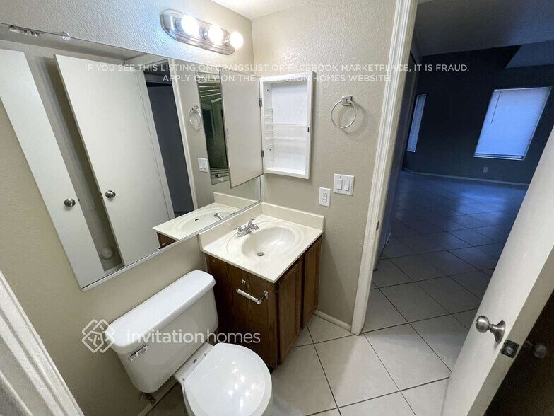 Building Photo - 10037 W Montecito Ave