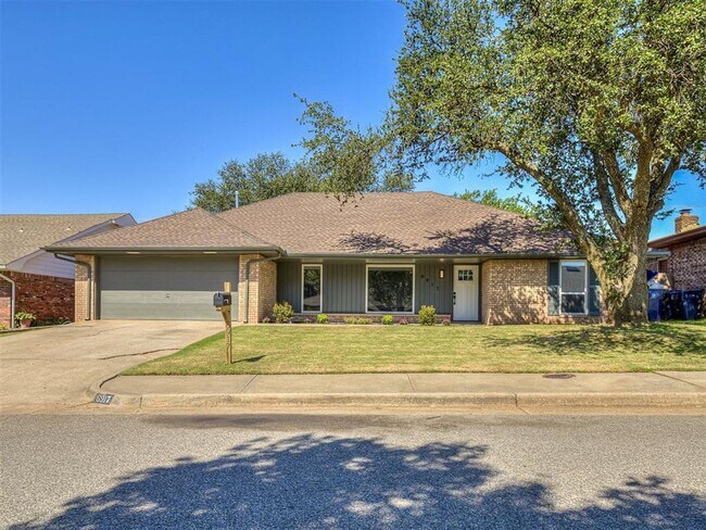 Building Photo - Look at this beautiful home!! 4 bed, 3 full baths!