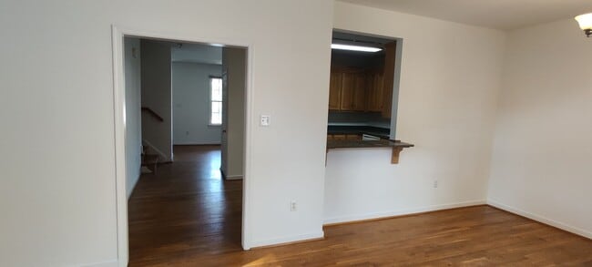 Building Photo - 3 bedroom home with covered porch and rear...