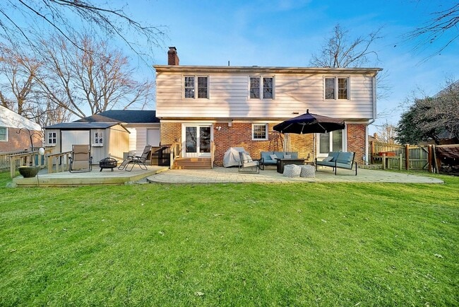 Building Photo - ABSOLUTELY GEORGEOUS 5BD/3.5BA Fully-Renov...