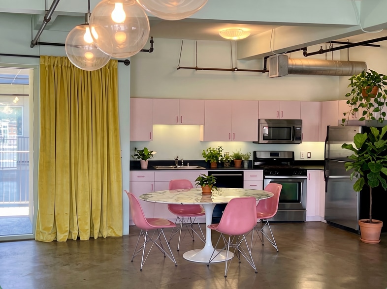 Building Photo - 200 N San Fernando Rd