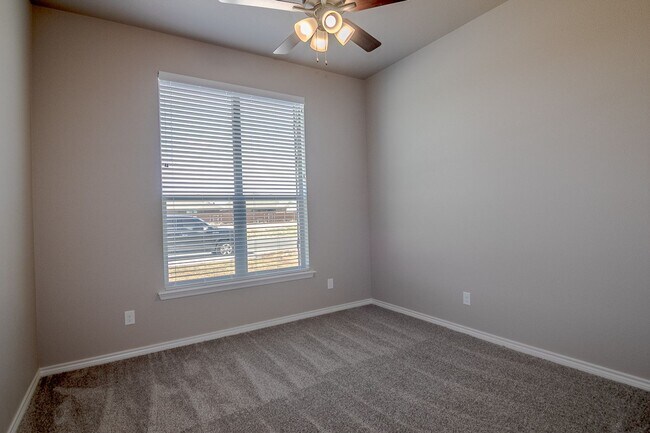 Building Photo - 9609 Hyden Ave