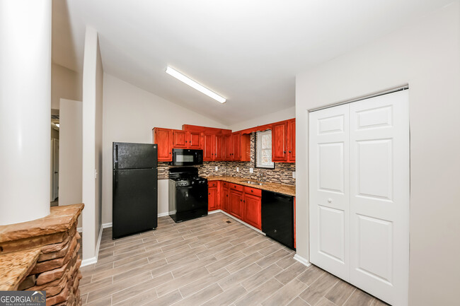 Building Photo - 32 Emerald Pines Ln