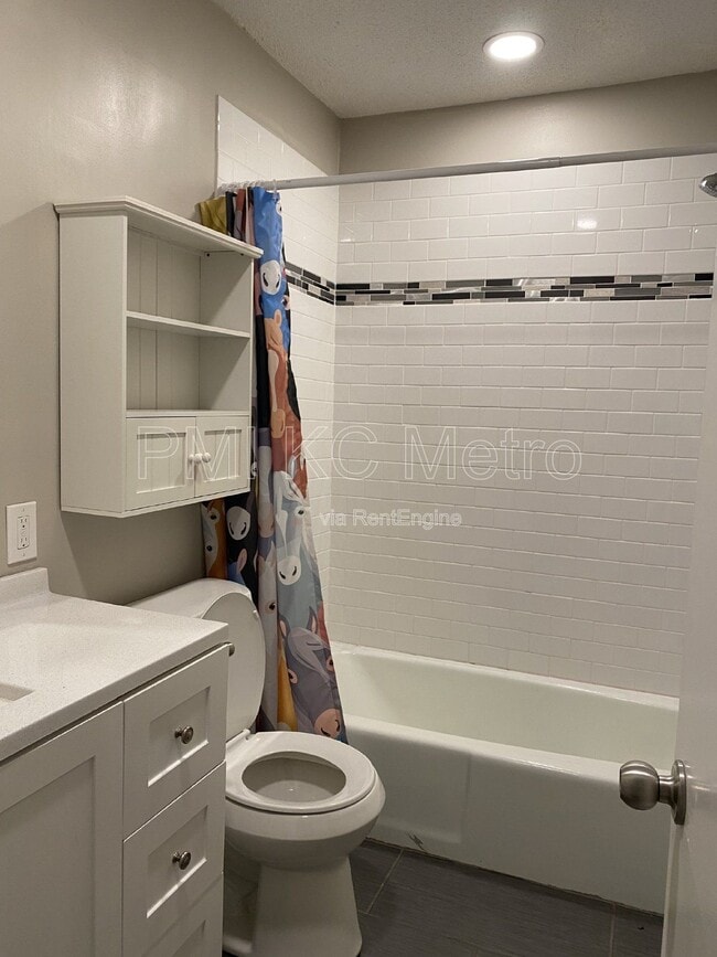 Building Photo - 1508 E Leona St