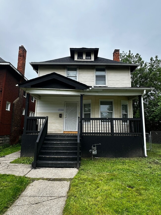 Primary Photo - 5366 Seneca St