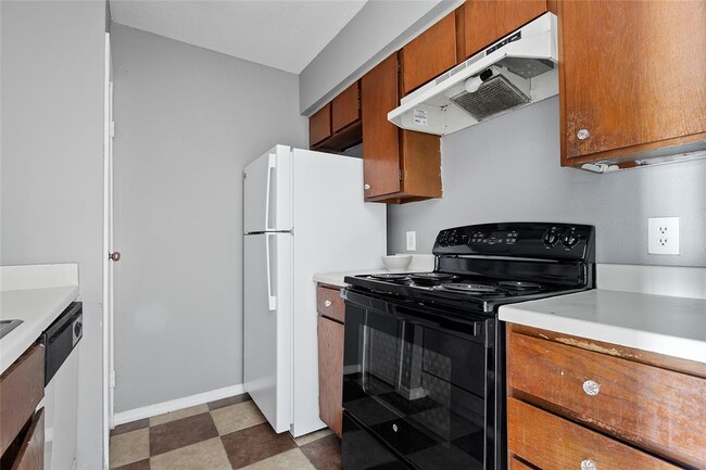 Building Photo - 12500 Sandpiper Dr