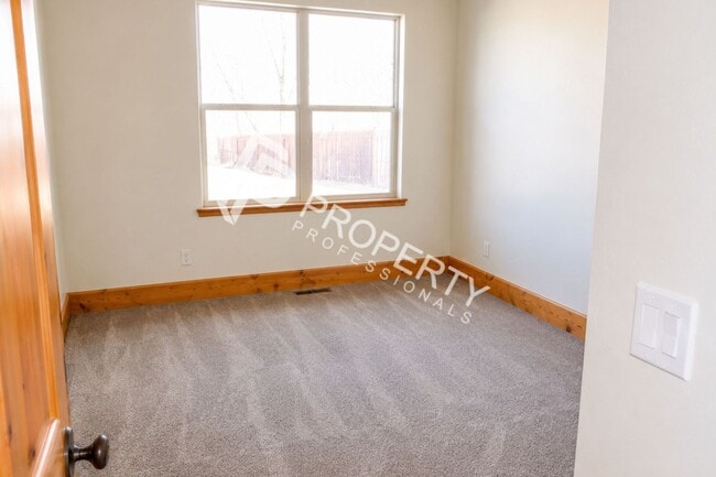 Building Photo - 45 Hawthorne Way