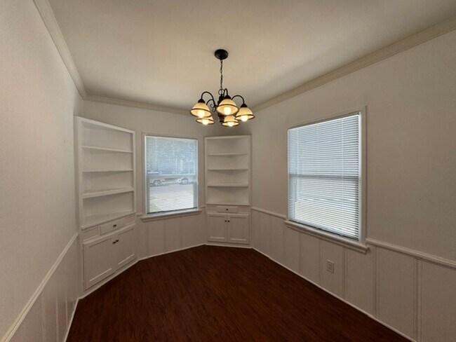 Building Photo - 4132 Vantage Ave