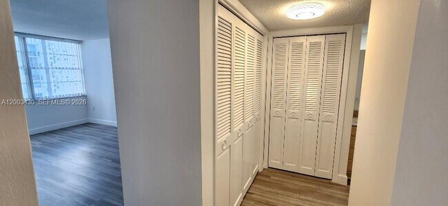 Building Photo - 18051 Biscayne Blvd