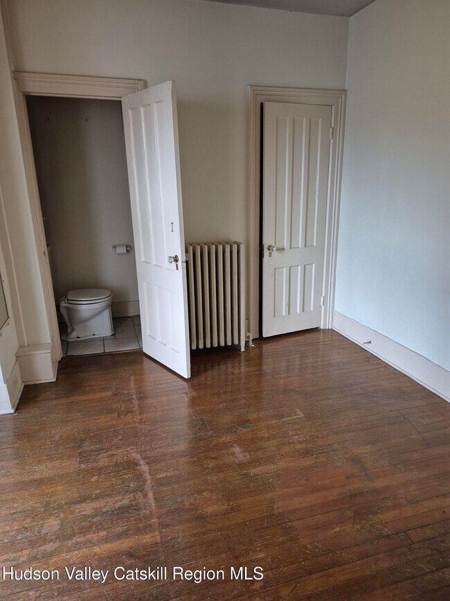 Building Photo - 128 Market St