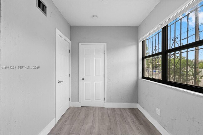 Building Photo - 1227 NW 27th St
