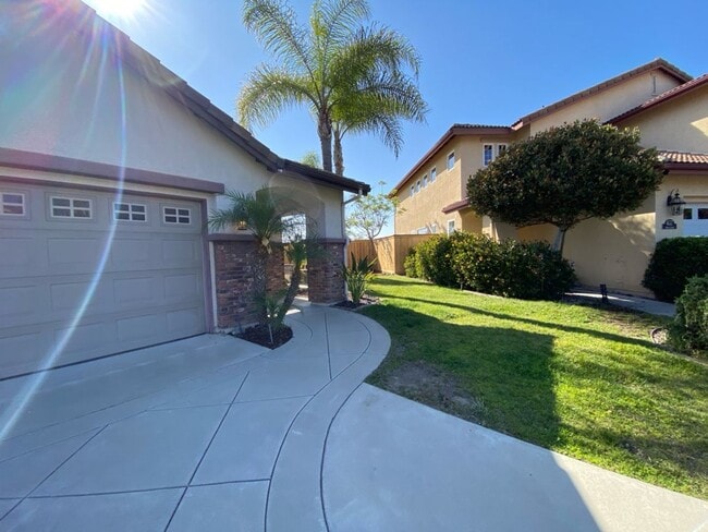 Building Photo - Great 5 Bd/3Bth in the San Marcos Santa Fe...