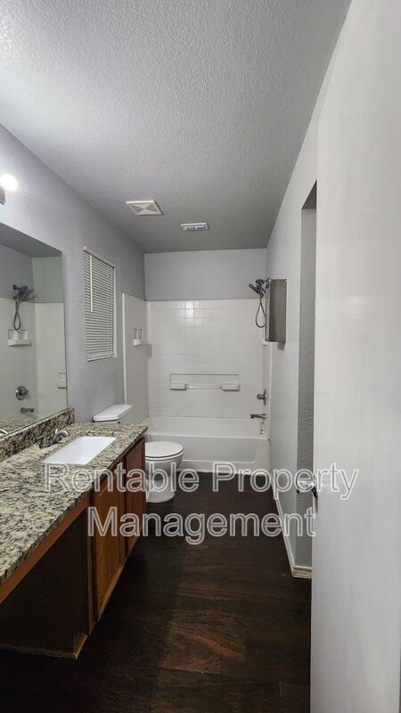 Building Photo - 768 River Garden Dr