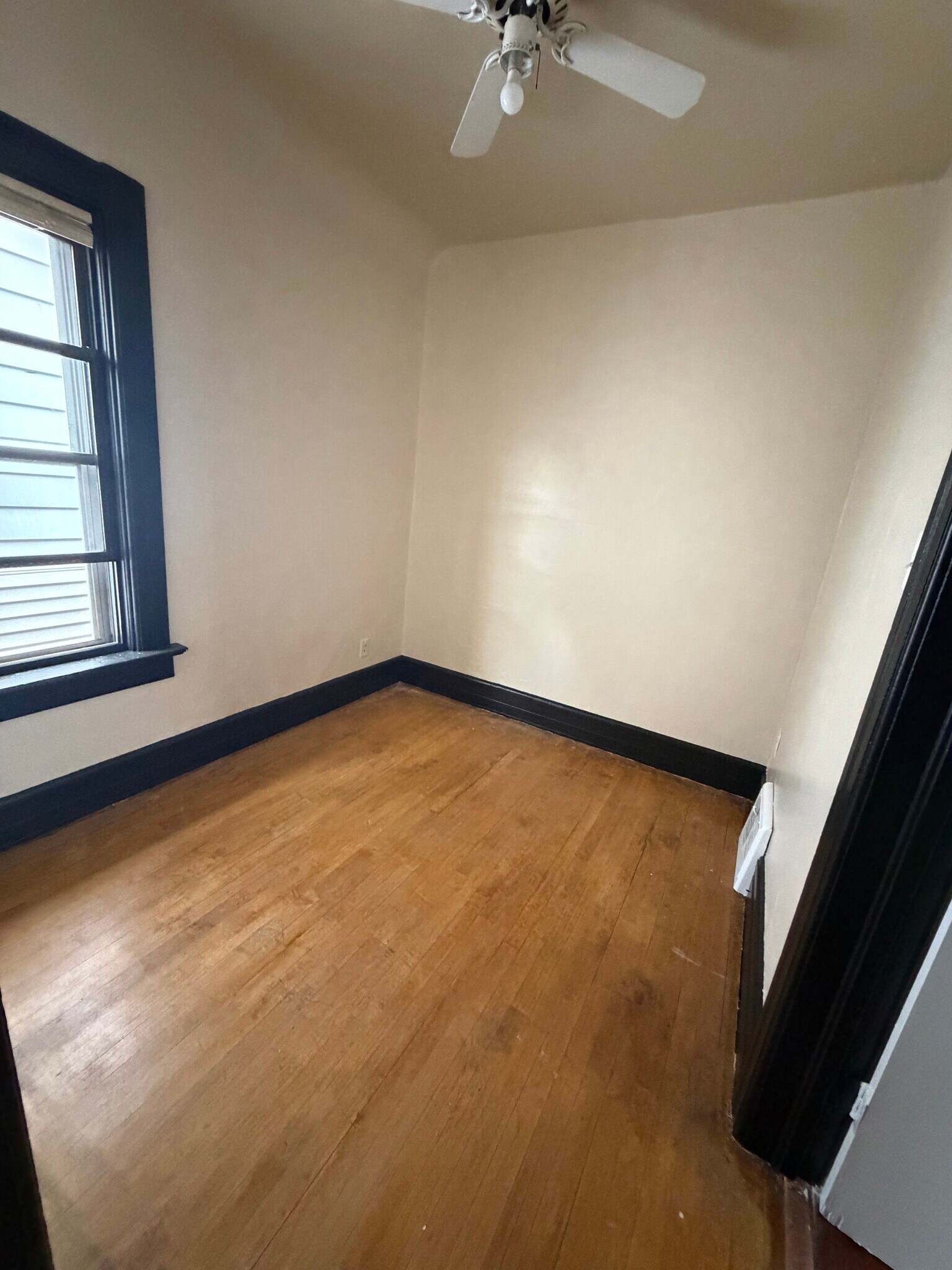 Building Photo - 2647 S 28th St