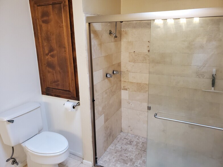Building Photo - 5483 N 77th St