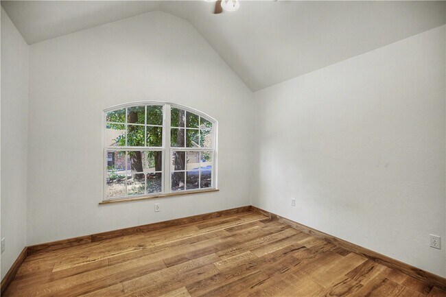 Building Photo - 11 Cresswell Ln