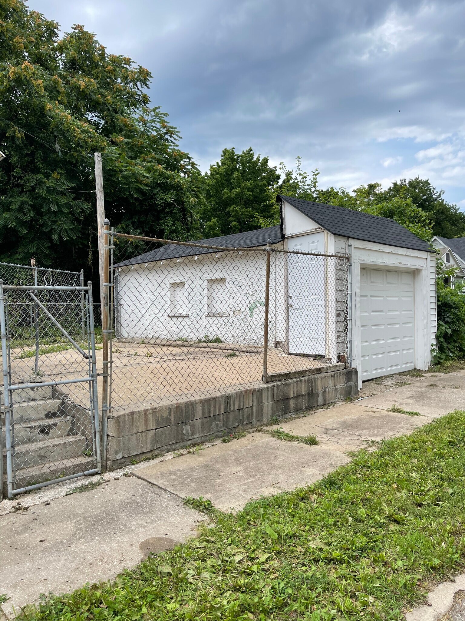 Building Photo - 1620 E 37th St