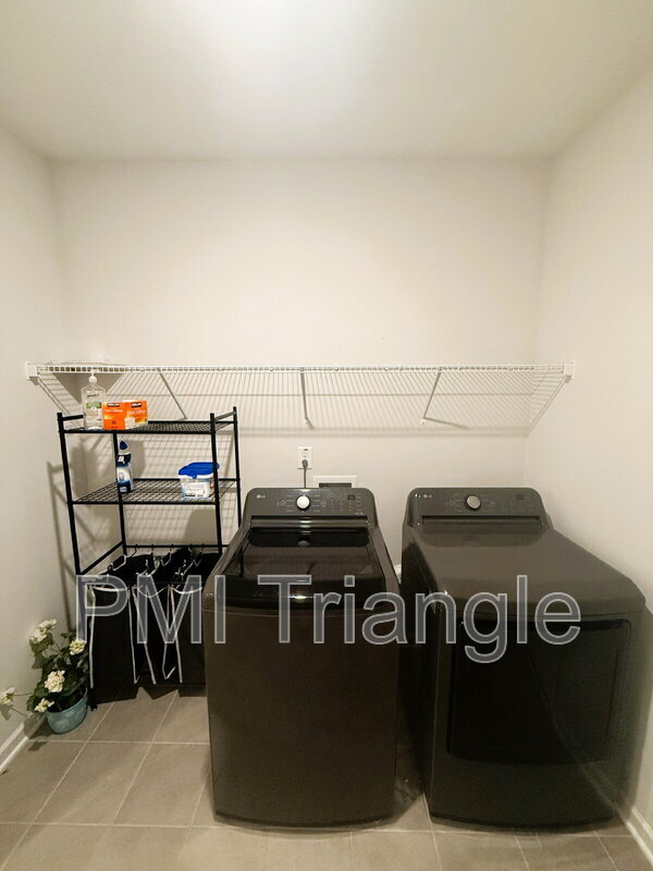 Building Photo - 2280 Grants Pass Station