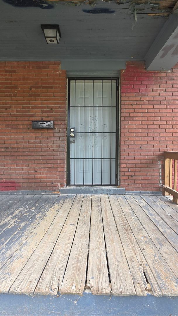Building Photo - 3 BR/1BA | Newly Renovated Single Family Home | Great backyard | In Kansas City!