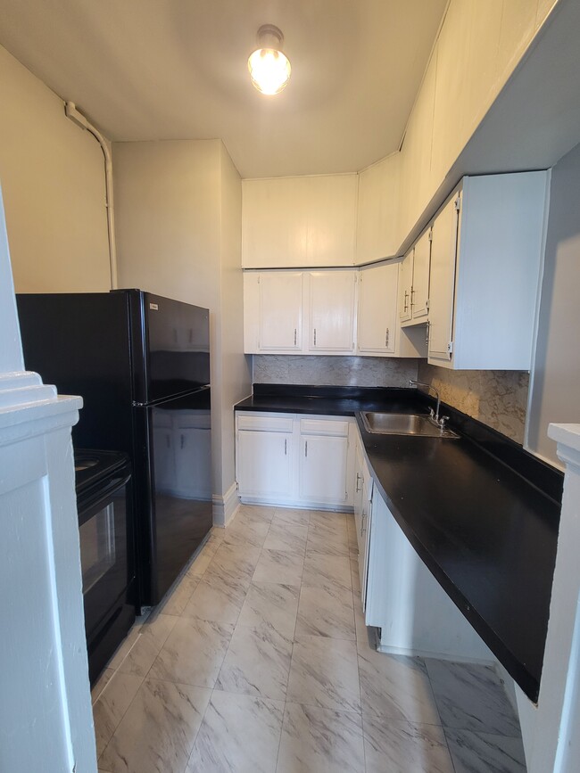 Building Photo - 1202 Highland Ave