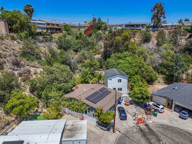 Building Photo - Serene yard tucked in the canyon!
