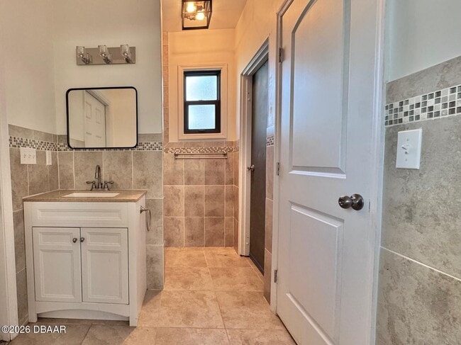 Building Photo - 436 N Grandview Ave