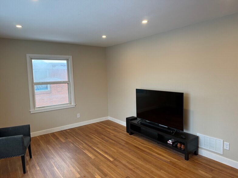 Living Room - 1213 S Midvale Blvd