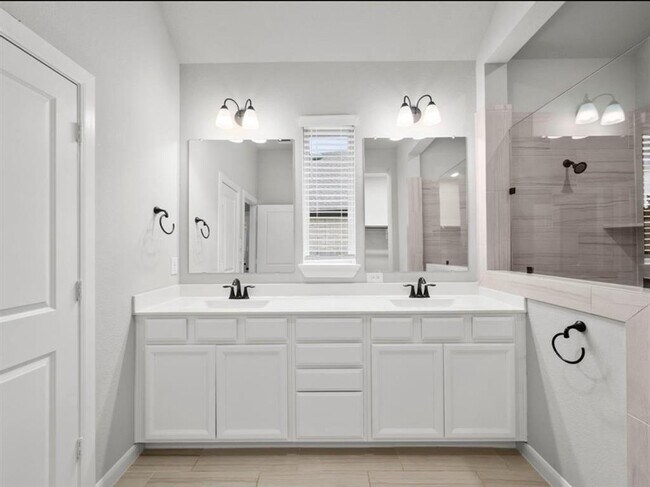 Building Photo - 311 Fanpalm Ct