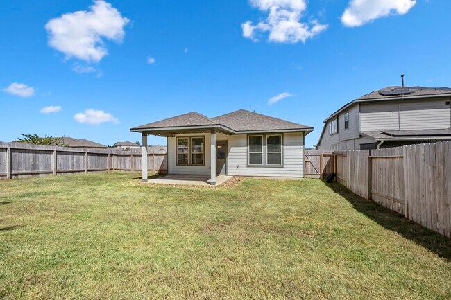 Building Photo - 25207 Pomegranate Pl