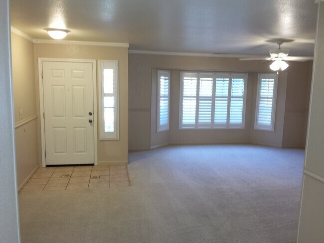 Building Photo - 3 Bedroom Home for Rent in Anderson CA | Large Family Room, 2 Car Garage, Pet Friendly