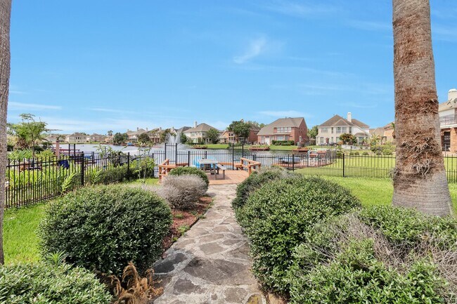 Building Photo - 11811 Newport Shore Dr