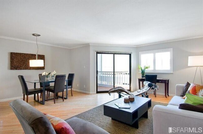 Building Photo - 2662 Bush St