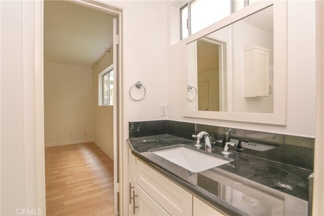 Building Photo - 811 6th St