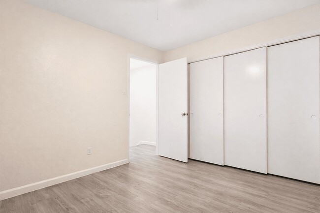 Building Photo - 7827 Leonora St