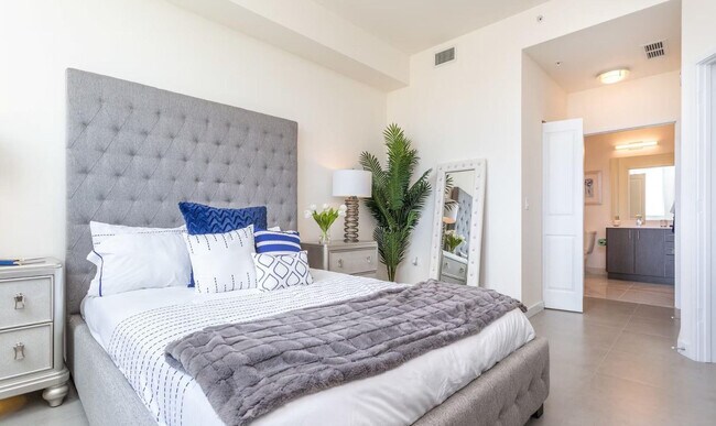 Building Photo - 729 Northwest Dr