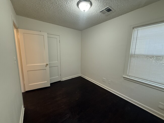 Building Photo - 1823 N Garland St