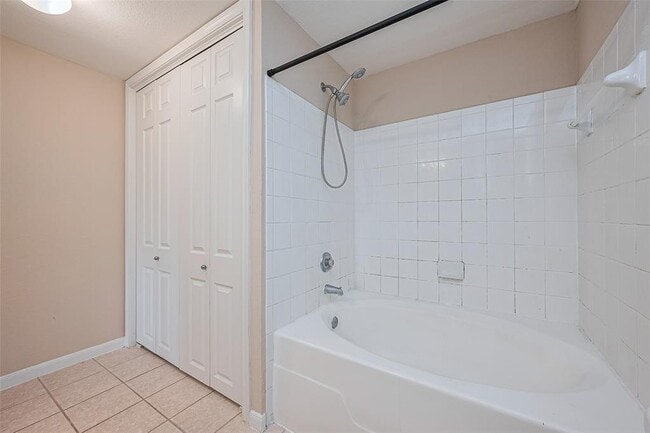 Building Photo - 7575 Kirby Dr