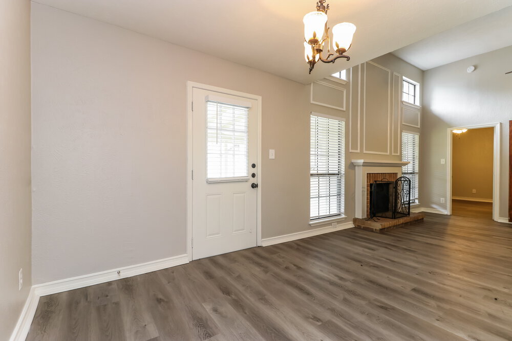 Building Photo - 2321 Clareton Dr