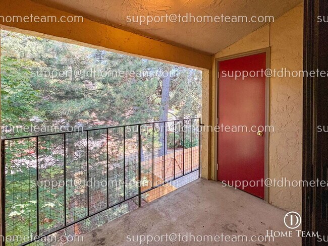 Building Photo - "Charming 2-Bed Condo in Bellevue with 923 Sq Ft of Comfort!"