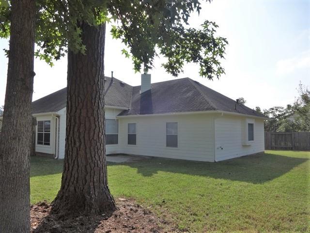Building Photo - 2225 Highland Hills Dr